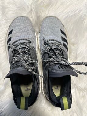 Adidas  sz 9 Men's Gray Athletic Sneakers with Black Accents